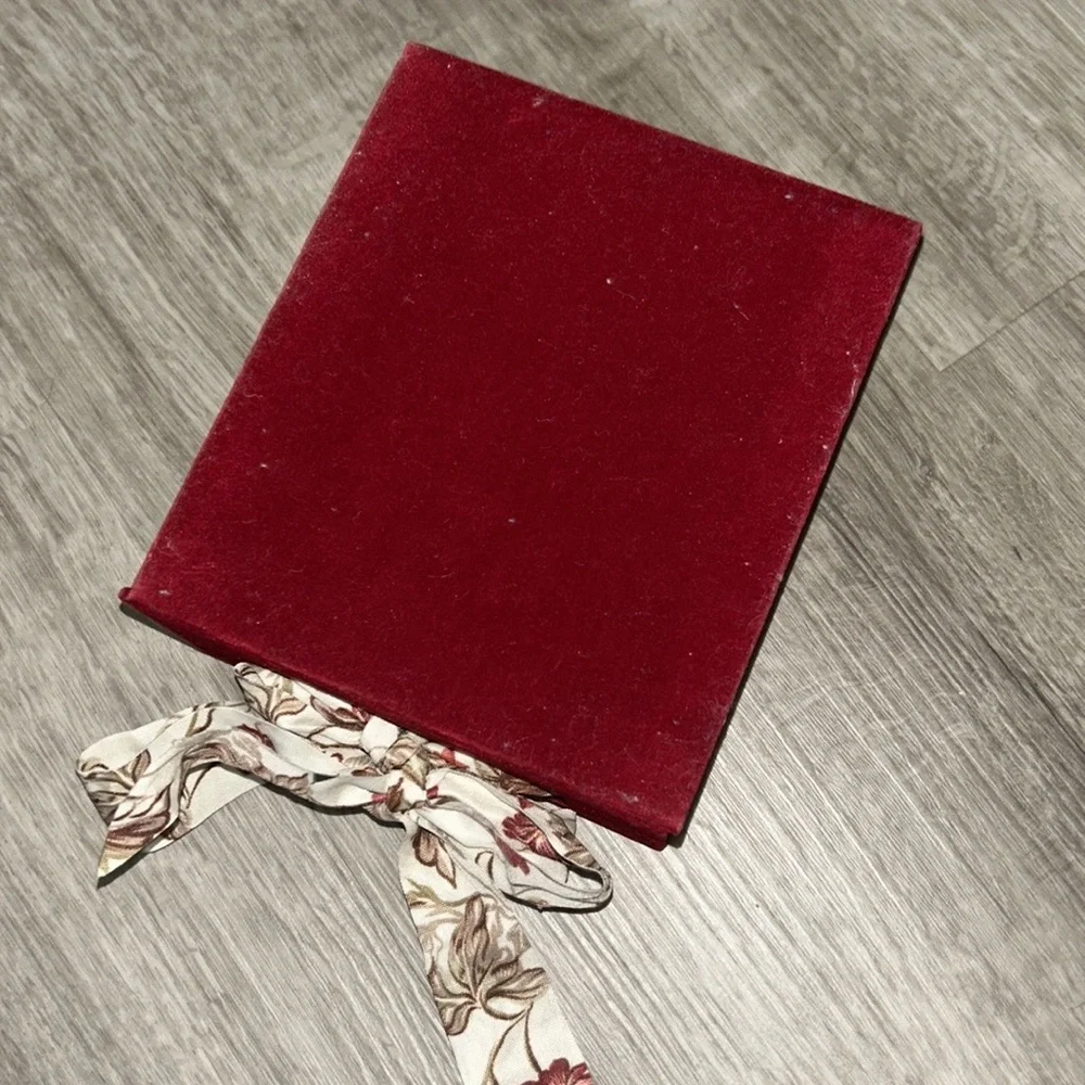 Red velvet gif box